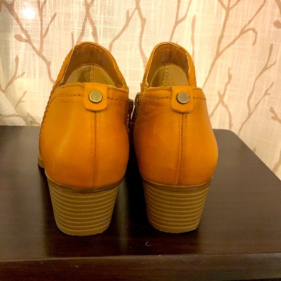 Naturalizer upper leather half boot size 6.5 - Picture 5 of 7